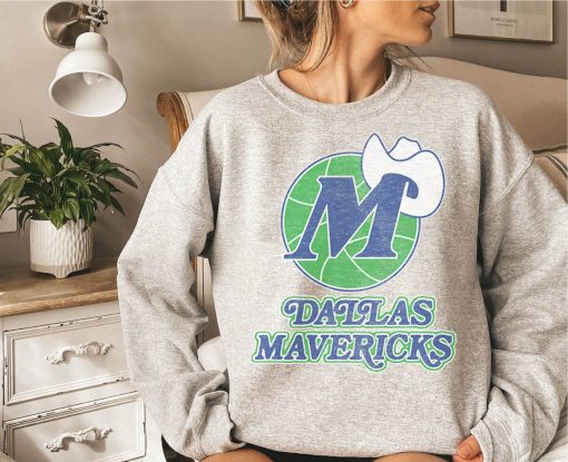 M Vintage Dallas Mavericks Basketball Unisex Sweatshirt