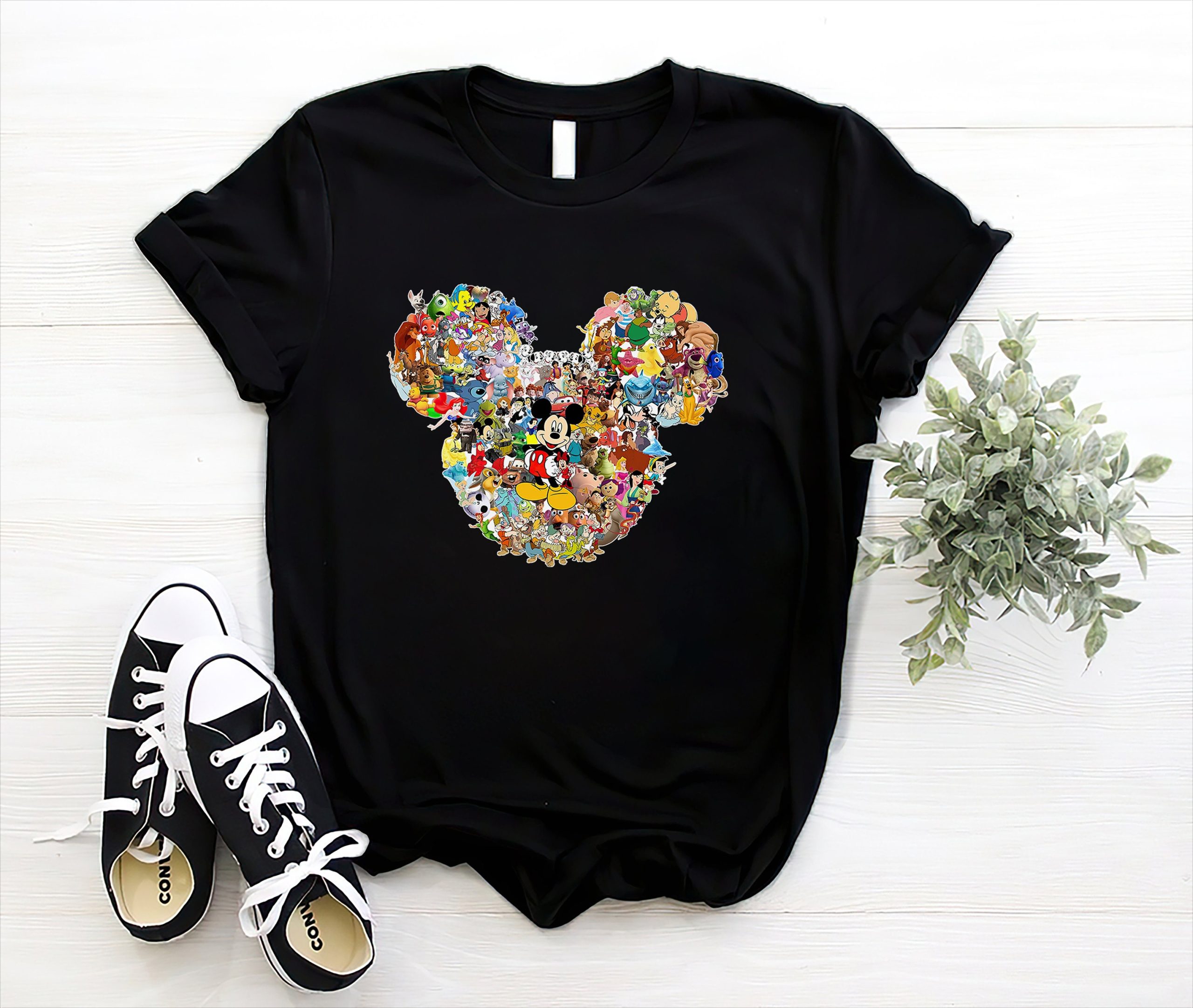Minnie Mickey Mouse Disney Characters Unisex Sweatshirt Minnie Mickey Mouse Disney Characters Unisex Sweatshirt