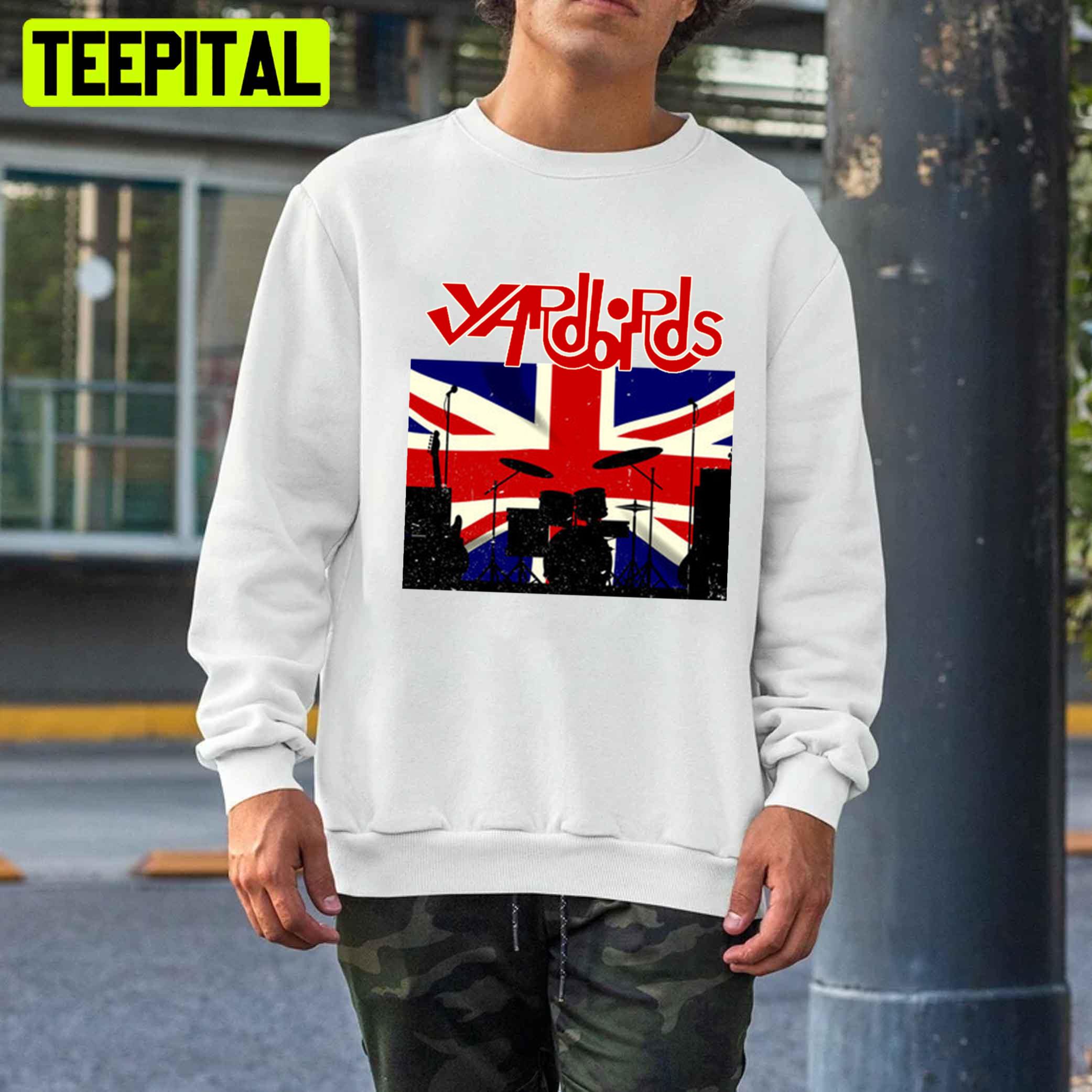 Retro United Kingdom Flag Yardbird Unisex T-Shirt Retro United Kingdom Flag Yardbird Unisex T-Shirt
