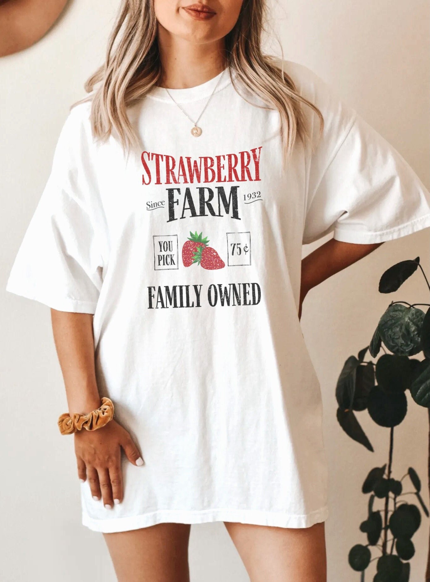 Strawberry Farm Vintage Art Unisex T-Shirt Strawberry Farm Vintage Art Unisex T-Shirt