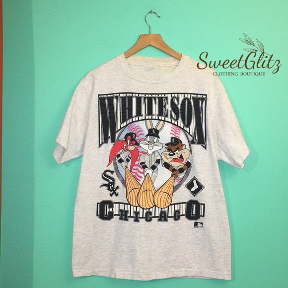 Vintage 1993 Looney Tunes Chicago White Sox Vintage Graphic Mlb Unisex T-Shirt Vintage 1993 Looney Tunes Chicago White Sox Vintage Graphic Mlb Unisex T-Shirt