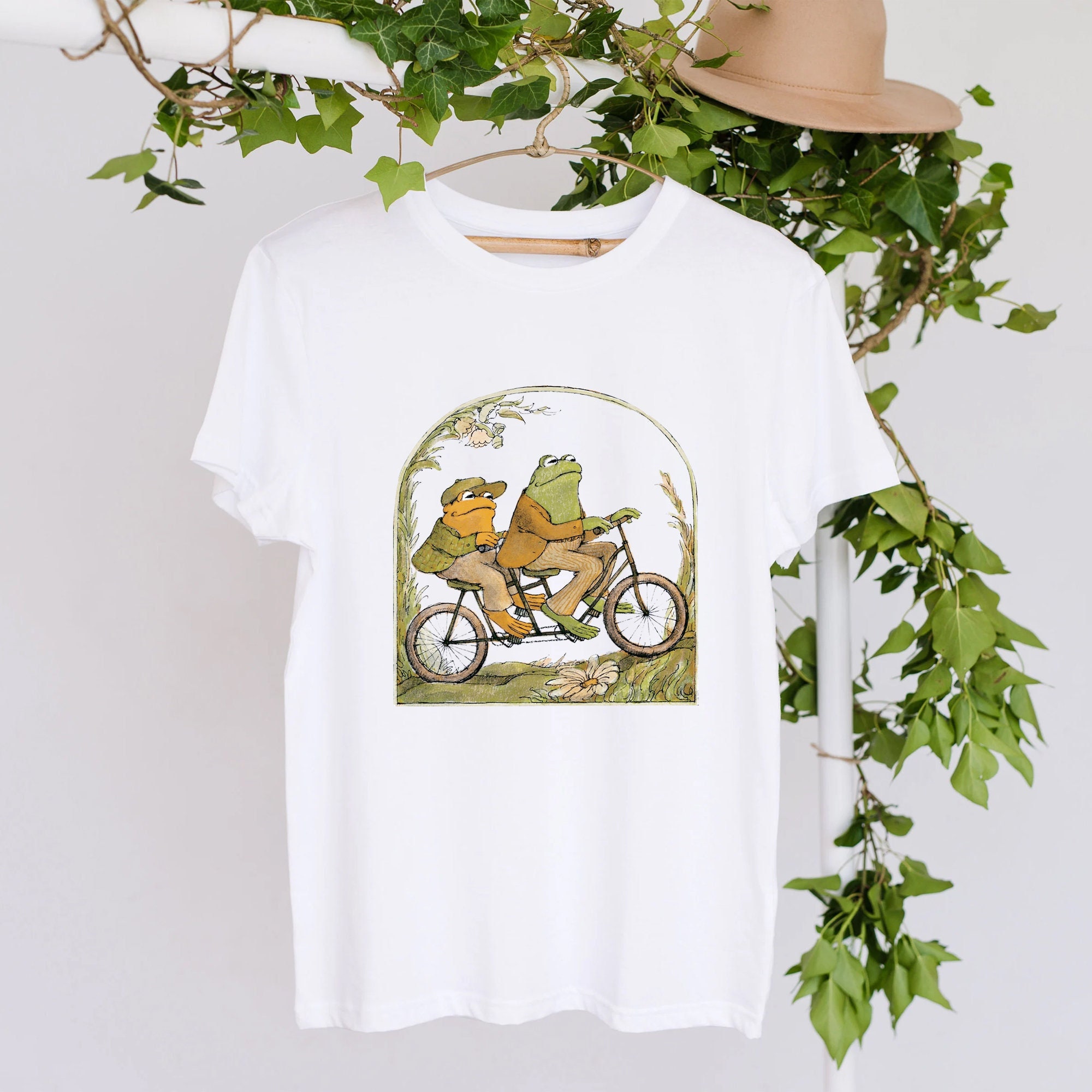 Vintage Book Cottagecore Frog Unisex T-Shirt Vintage Book Cottagecore Frog Unisex T-Shirt