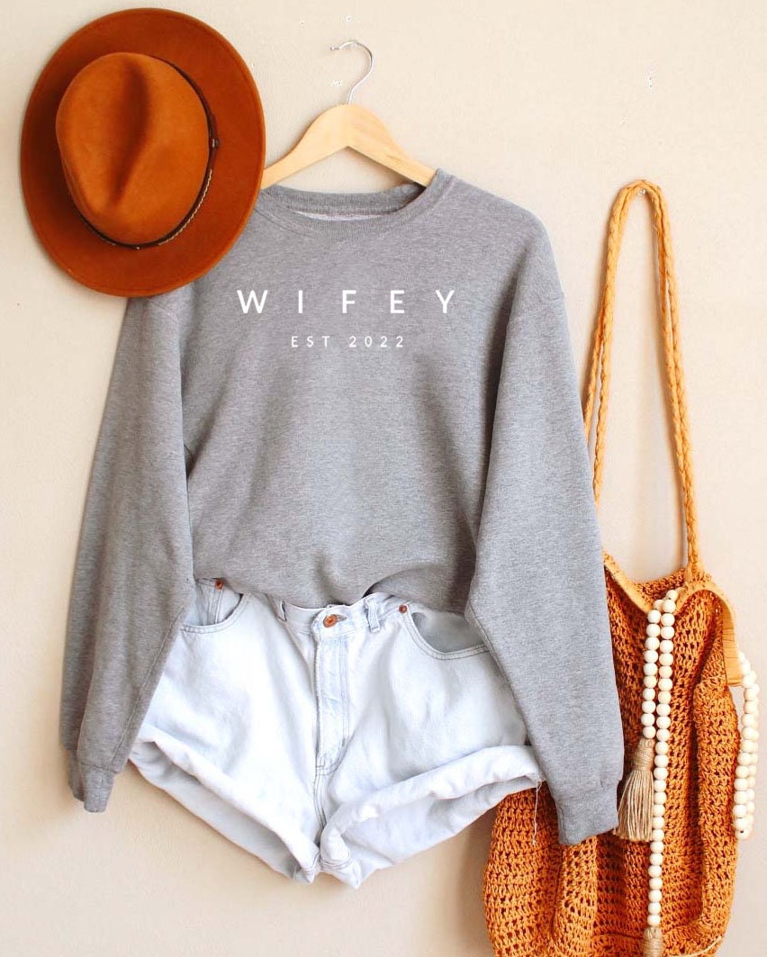 Wifey Est 2022 Unisex Sweatshirt Wifey Est 2022 Unisex Sweatshirt