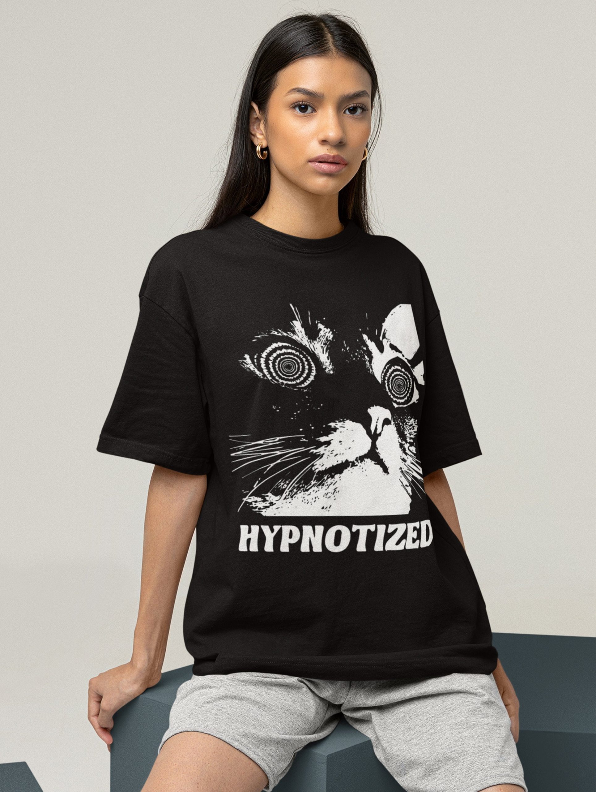 Hypnotize Cat Urban Artwork Graphic Unisex T-Shirt Hypnotize Cat Urban Artwork Graphic Unisex T-Shirt