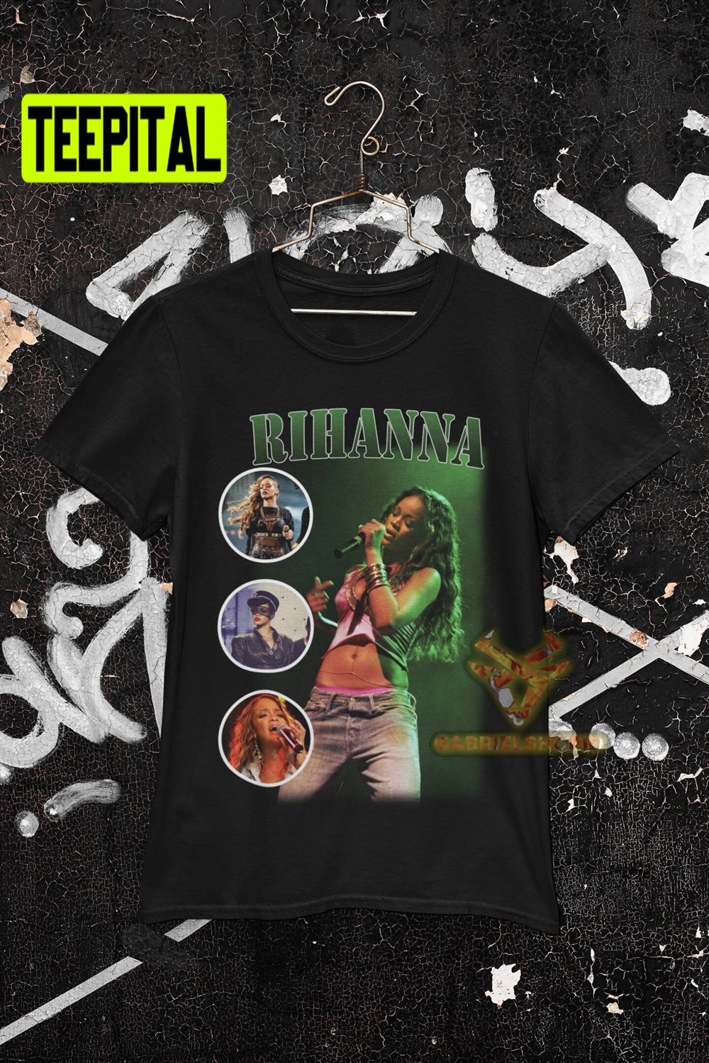 Rihanna Vintage Retro 80's 90's Unisex Sweatshirt Rihanna Vintage Retro 80's 90's Unisex Sweatshirt