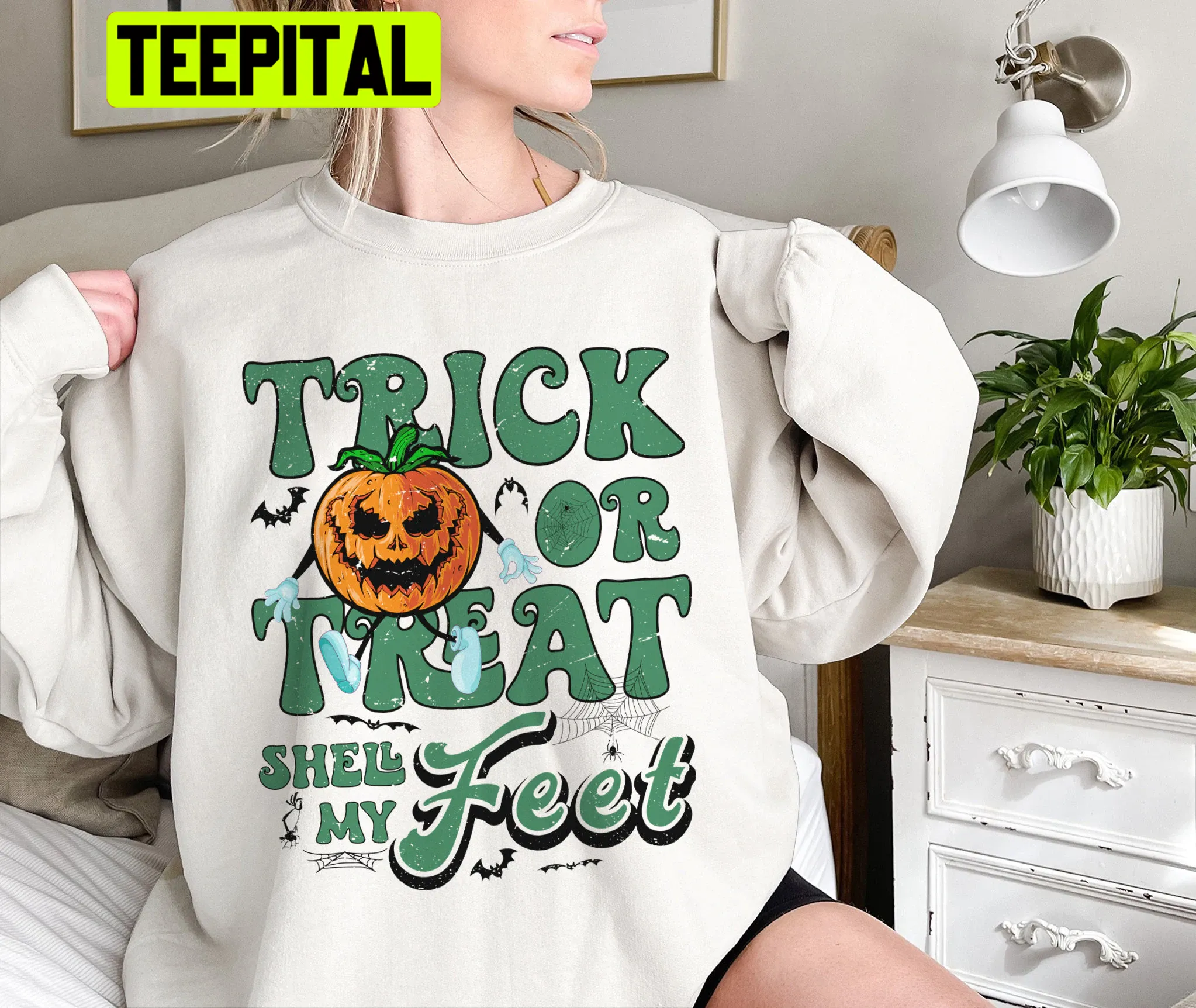 Trick Or Treat Smell My Feet Retro Pumpkin Halloween Unisex Sweatshirt Trick Or Treat Smell My Feet Retro Pumpkin Halloween Unisex Sweatshirt