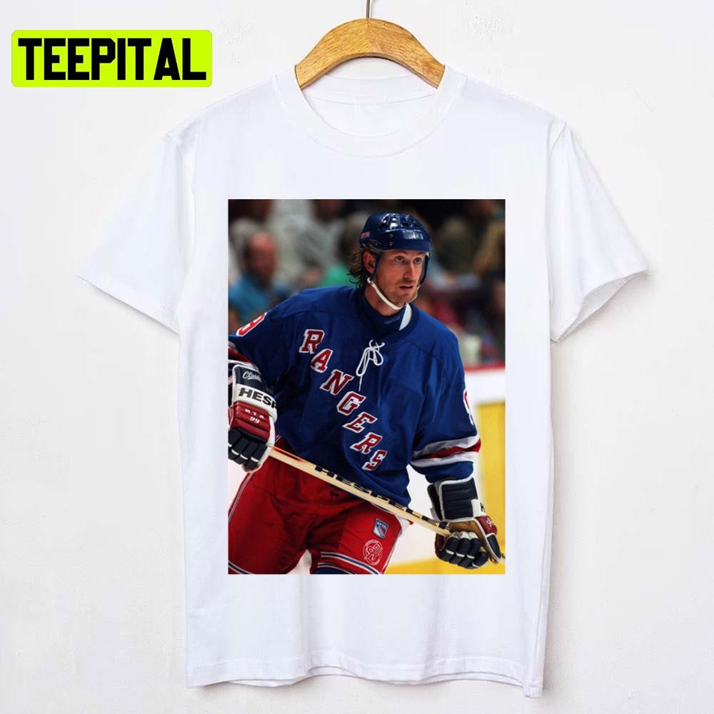 An Old Design Of Ice Hockey Legend Wayne Gretzky Unisex T-Shirt An Old Design Of Ice Hockey Legend Wayne Gretzky Unisex T-Shirt