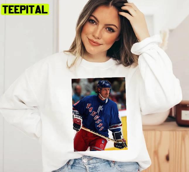 An Old Design Of Ice Hockey Legend Wayne Gretzky Unisex T-Shirt An Old Design Of Ice Hockey Legend Wayne Gretzky Unisex T-Shirt