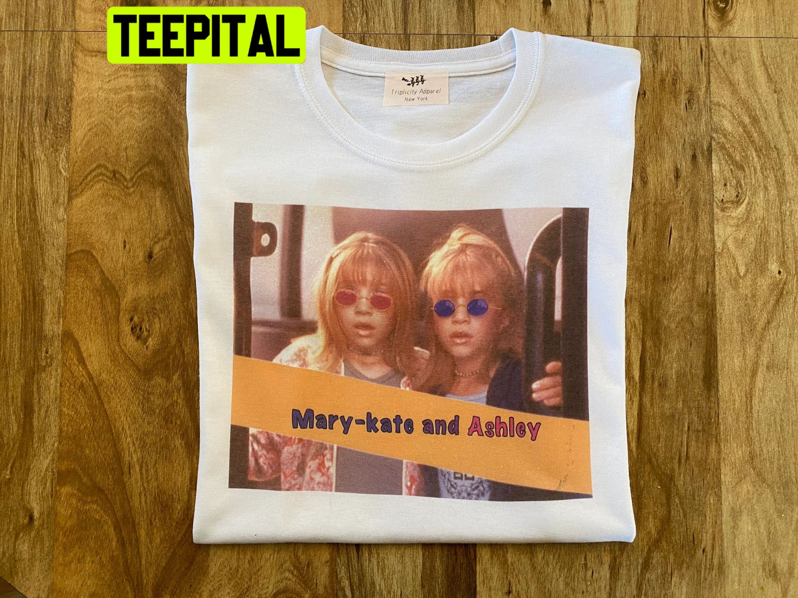 Mk&a Mary-Kate And Ashley Olsen 90's Graphic Trending Unisex T-Shirt Mk&a Mary-Kate And Ashley Olsen 90's Graphic Trending Unisex T-Shirt