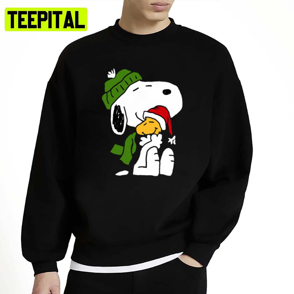 Beagle Hug Christmas Peanuts Unisex Sweatshirt Beagle Hug Christmas Peanuts Unisex Sweatshirt